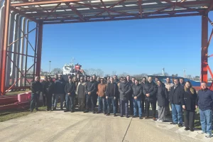 Visita al Terminal Marítimo de Puerto de la Plata de YPF